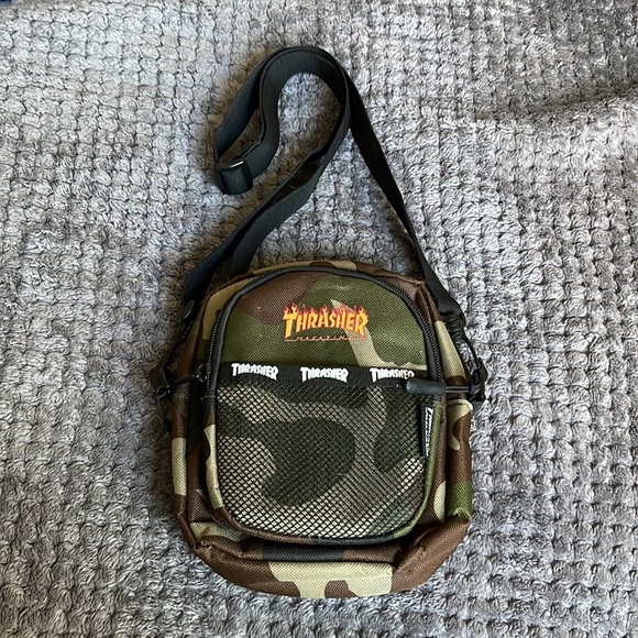 THRASHER Crossbody Bags Thrasher Letters Bumbag Waist Bag Skateboard Str… - Picture 2 of 6